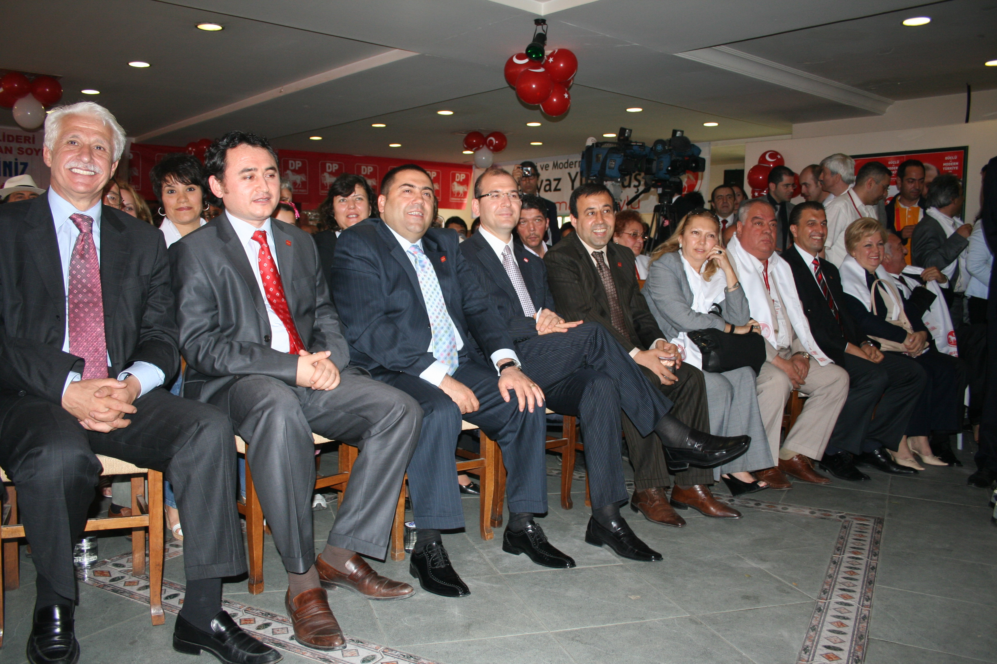 ŞIŞLI'DEKI DEMOKRATLAR KUYAN DEDI