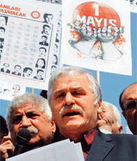 Sendikalar Taksim'de ısrarlı...