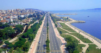 Kartal sahil yolunu su bastı