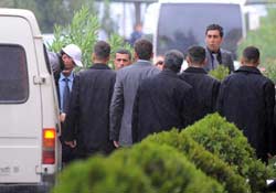 Önce 5 sonra 3 asker serbest BIRAKILDI
