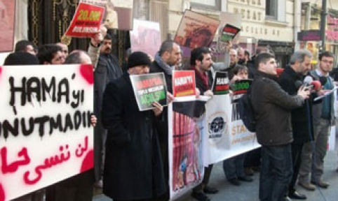 Esed'e konsolosluk önünden protesto