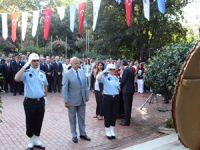 İnönü 30 Ağustos'ta Cumhuriyet Parkı'nda çelenk bıraktı
