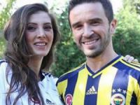 Gökhan Gönül eşi Hatice'ye 2 milyon 250 bin TL'lik araba aldı