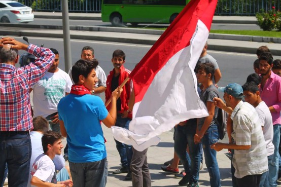 Halide Edip taraftarlarından Emir Sarıgül’e protes 2