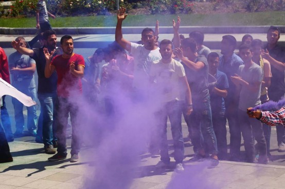 Halide Edip taraftarlarından Emir Sarıgül’e protes 3