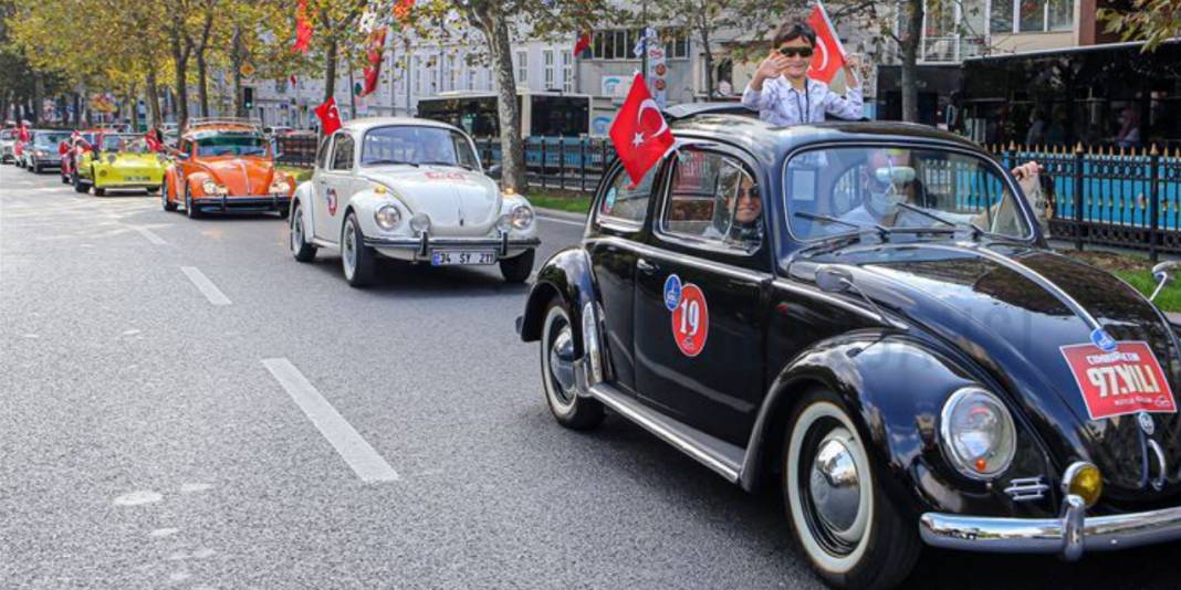 Şişli’de klasik otomobiller Cumhuriyet Bayramı geçit töreni gerçekleştirdi 7