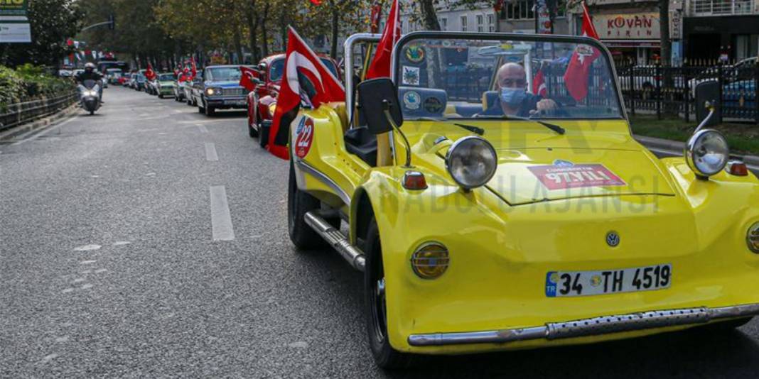 Şişli’de klasik otomobiller Cumhuriyet Bayramı geçit töreni gerçekleştirdi 9