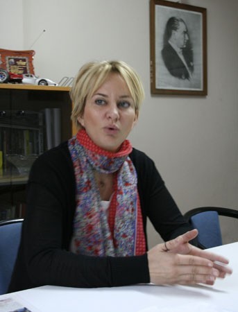 Aylin Kotil 2