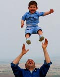 Elinizi çabuk tutun, hemen çocuk yapın