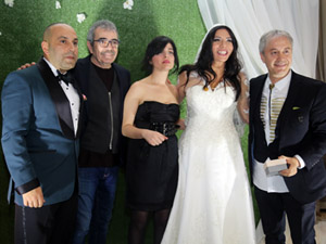 Şarkıcı Işın Karaca çocukluk arkadaşı Tuğrul Odabaş ile evlendi..