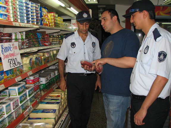 Zabıtadan marketlerde kasa fiyatı denetimi