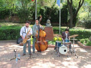 Caz Müzik Eşliğinde Kahvaltı Keyfi