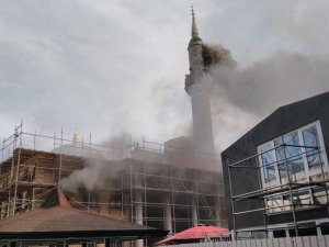 Teşvikiye Camii’nde yangın