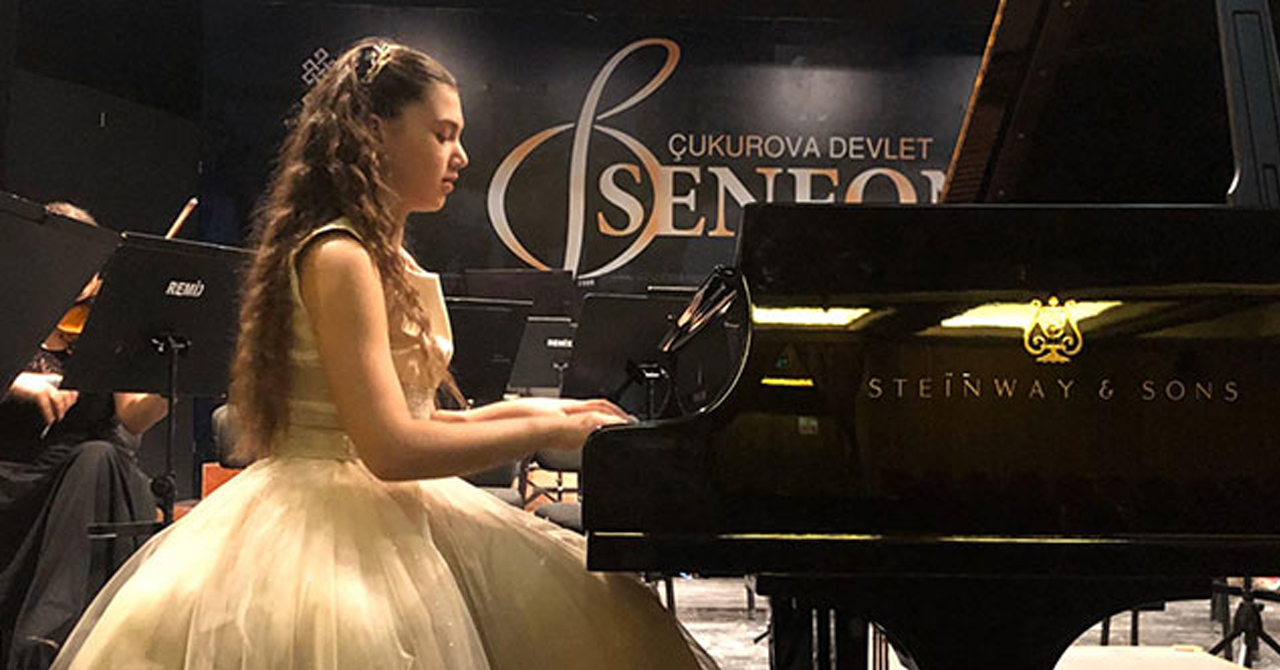 11 yaşındaki piyanist Bürkev 'Geleceğe Umut' bestesi