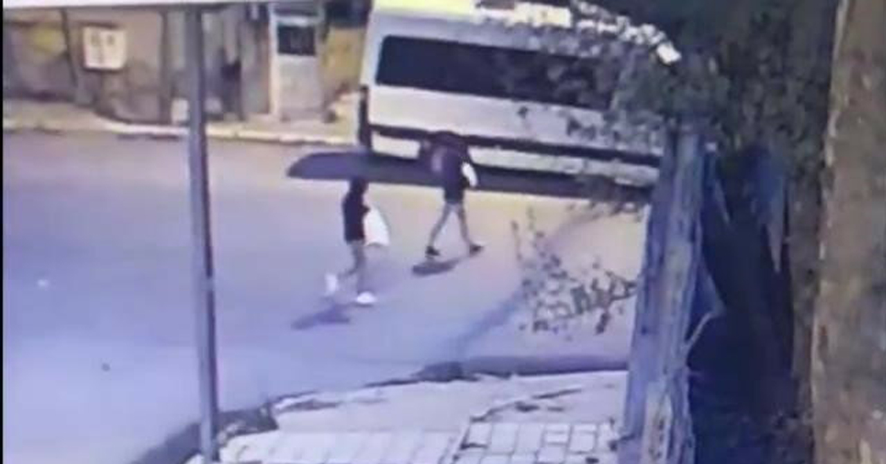 İstanbul'da yeni doğan bebeği boş arsaya atıp kaçtılar