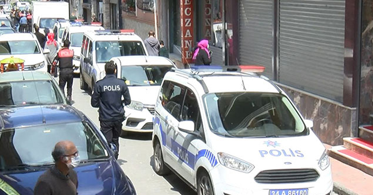 Beyoğlu'nda iki kişinin tartışması kanlı bitti: 2 yaralı