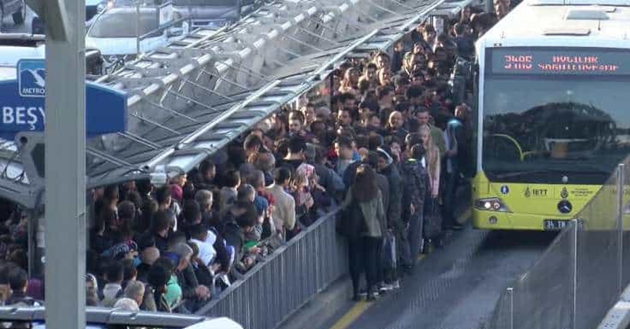 İBB’den uyarı: 11 Mayıs'ta 10.00’dan sonra, 16.00’dan önce binin