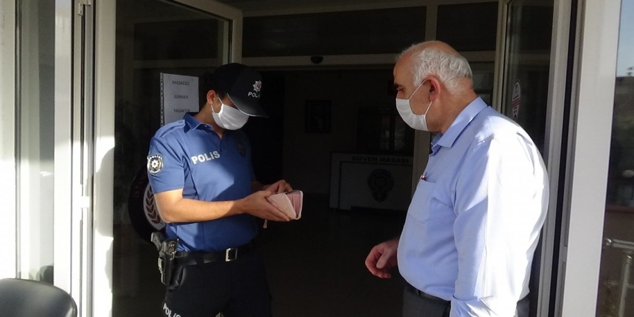 Pendik’te sokakta bulduğu cüzdanı polise teslim etti