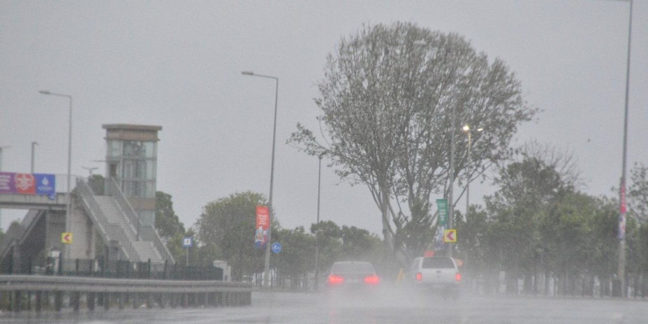 İstanbul güne yağmurla uyandı