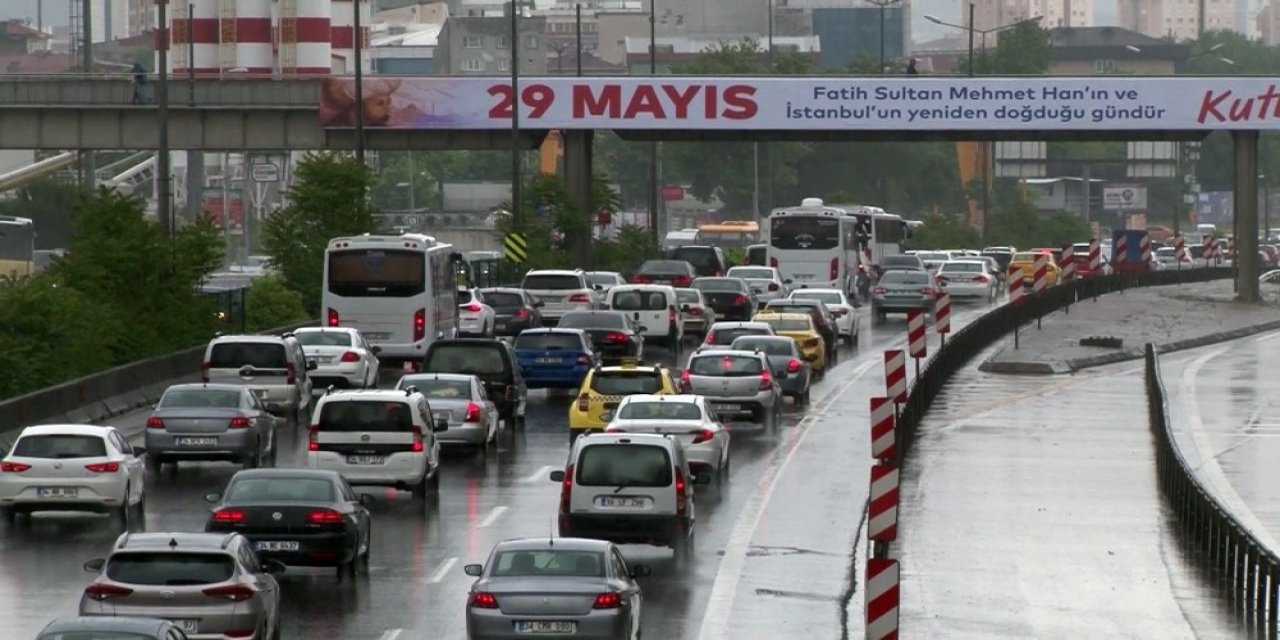 İstanbul'da beklenen yağmur etkili geldi