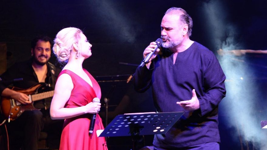 Hakan Aysev ile Funda Uyanık’tan büyüleyen konser