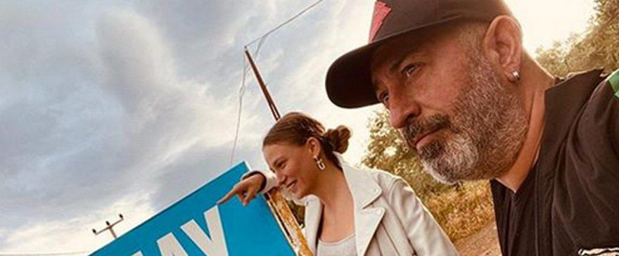 Serenay Sarıkaya sevgilisi Cem Yılmaz’dan ayrıldığı haberlerine açıklık getirdi
