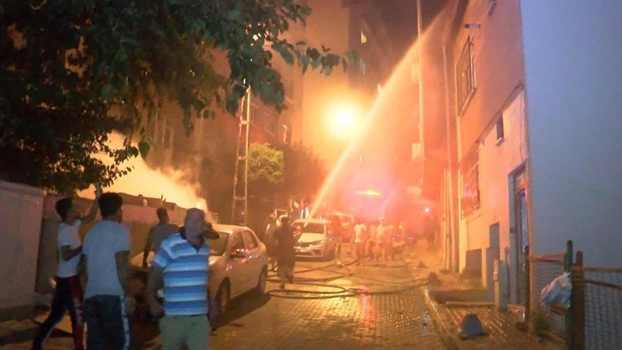 Şişli'de 4 binaya sıçrayan yangın söndürüldü