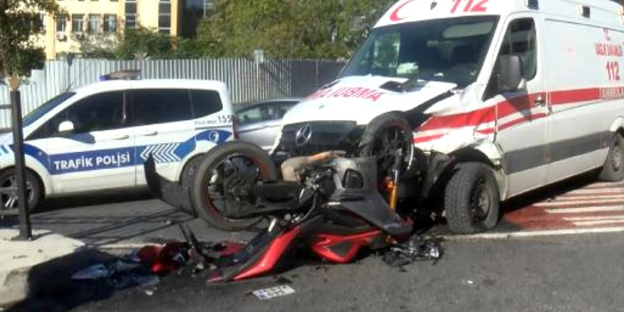 Şişli'de motosiklet ambulansa çarptı!