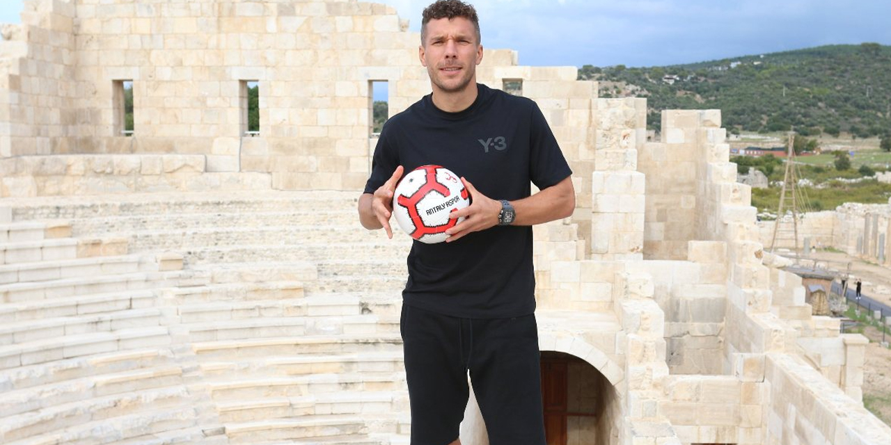 Podolski, Patara'nın tanıtımı için kamera karşısında!