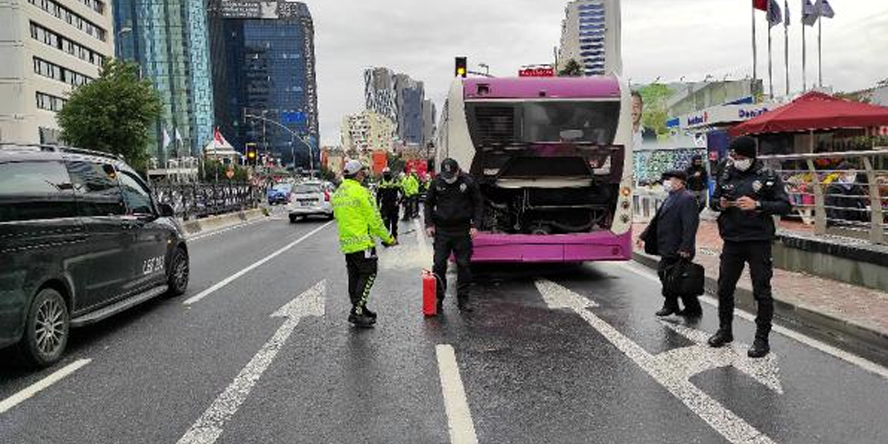 Şişli Büyükdere Caddesi’nde yolcular varken otobüs alev aldı!