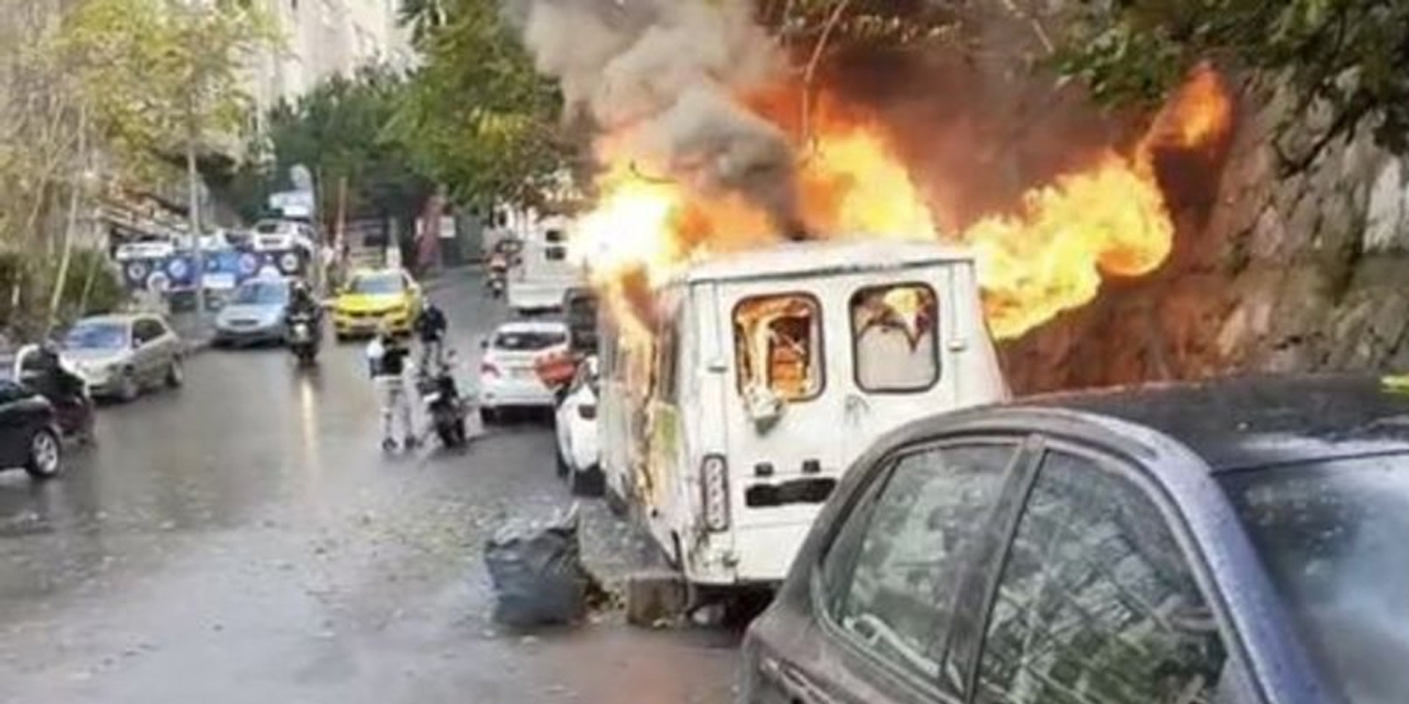 Şişli Dereboyu Caddesi’nde park halindeki iki minibüs yandı!