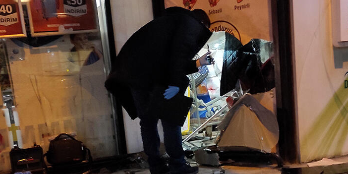 Şişli 19 Mayıs Mahallesi'nde markete gelen hırsızlar taksicilere silah çekti!