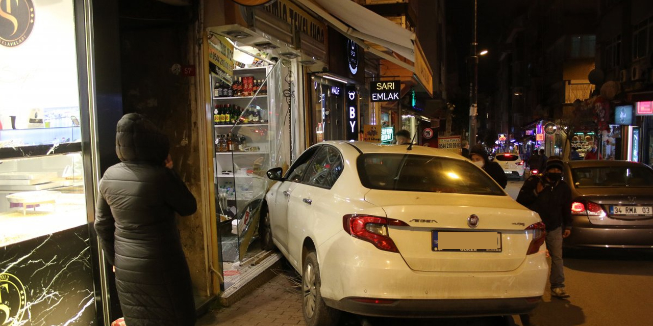 Şişli Feriköy’'de, fren yerine gaza basan sürücü iş yerine daldı!
