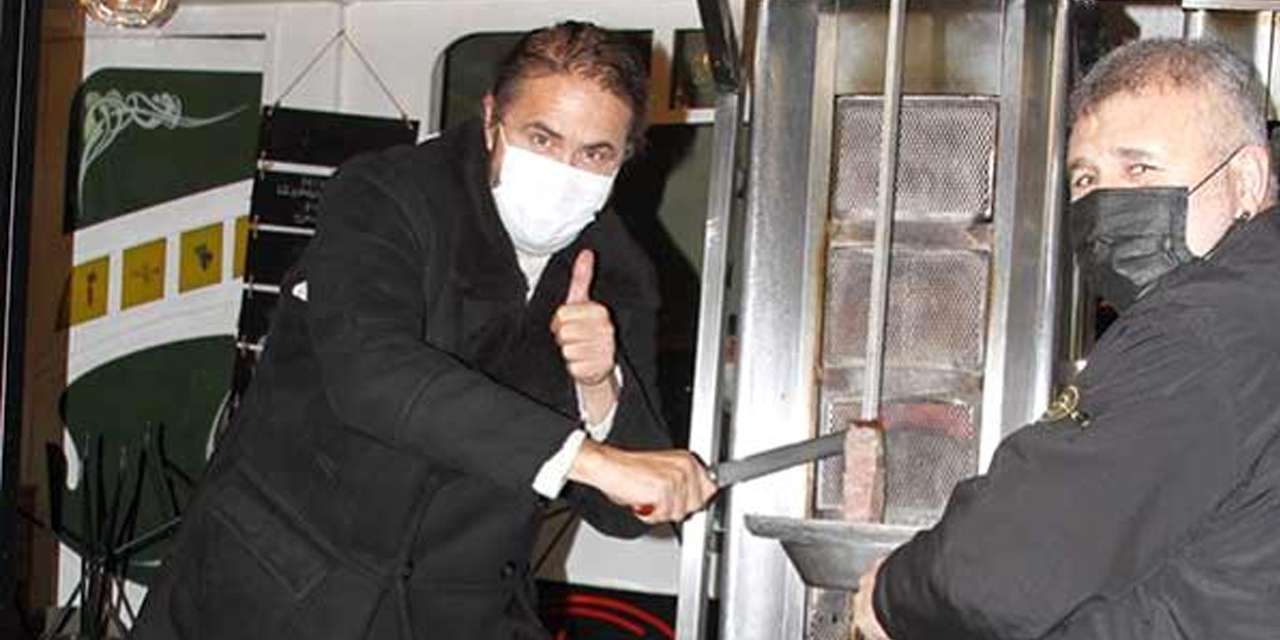 Ünlü oyuncu Hakan Meriçliler Nişantaşı’nda dönerciliğe soyundu!