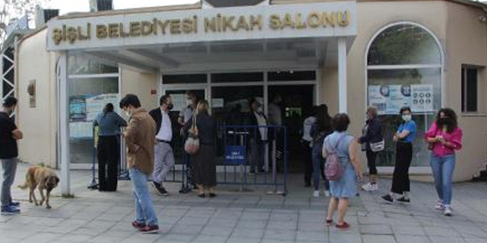 Şişli’de kademeli normalleşmenin ilk gününde nikah dairelerinde yoğunluk!