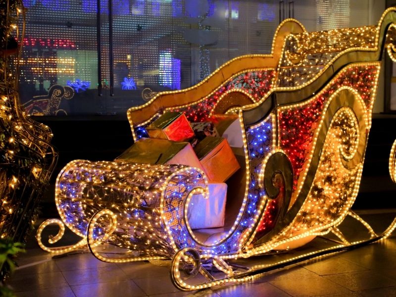 Şehir Dekorasyonunda Işıklı Motifler ve Ağaçlar