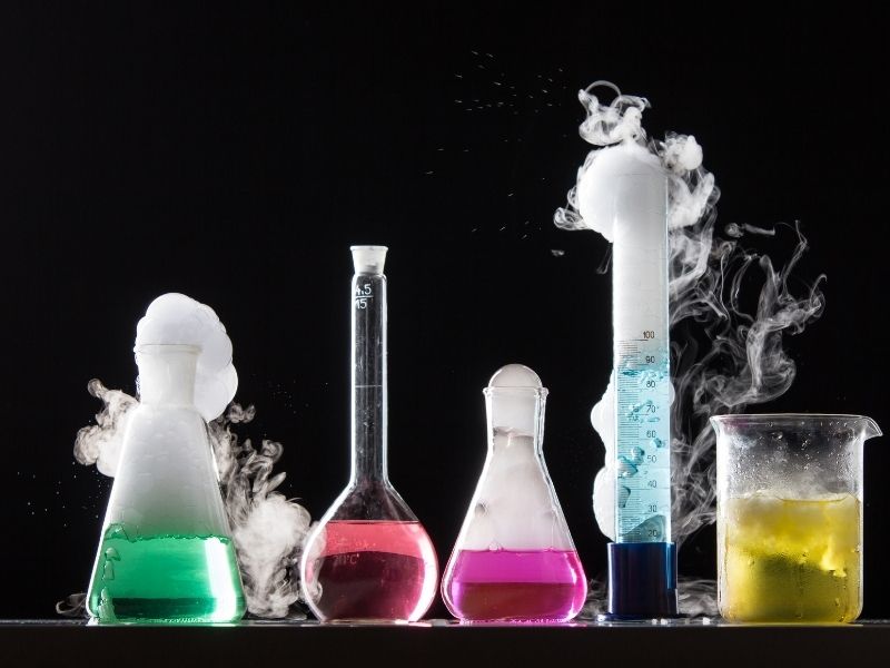 Laboratuvar Kimyasalları ve Ürünlerinin Bilimsel Araştırmalardaki Rolü