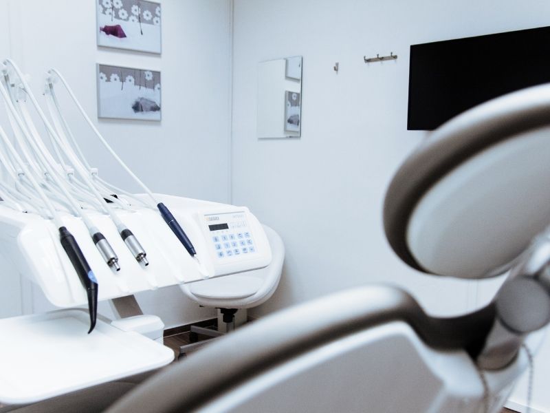 Türkiye'de Diş Hekimliği ve DNS Clinic Üzerine Bir İnceleme