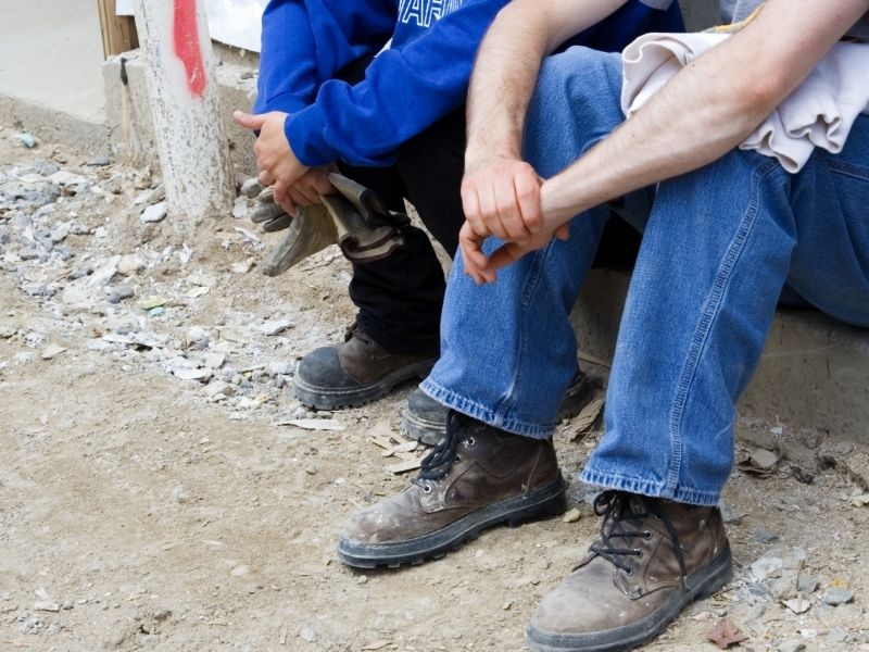 İş Güvenliğinde Doğru Ekipman Seçimi: İş Önlüğü, İş Pantolonu ve İş Ayakkabısı