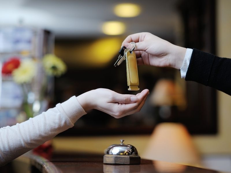 İzmir’de Konaklama Seçenekleri: Tatilciler ve İş Seyahatleri İçin İdeal Oteller