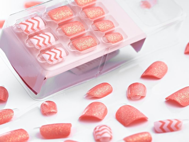 Cosskozmetik’ten İpek Kirpik ve Protez Tırnak Malzemeleri