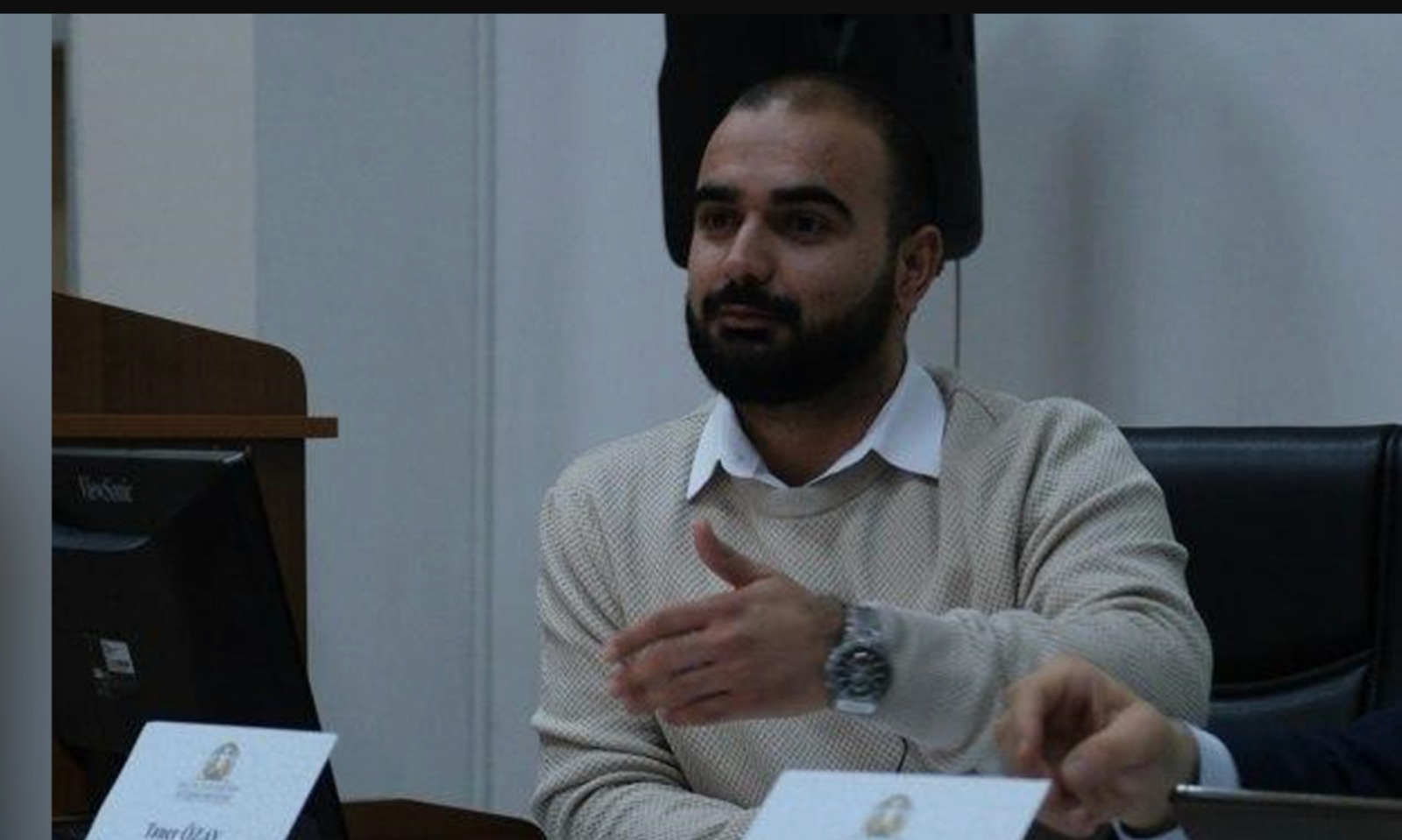 Genç gazeteci Taner Özay, yerel medyada güçlü bir ses olmaya devam ediyor