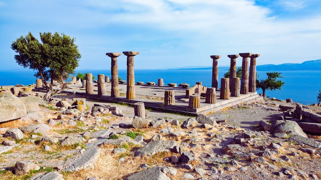 Assos Antik Kenti Nerede? Assos Antik Kentine Nasıl Gidilir?