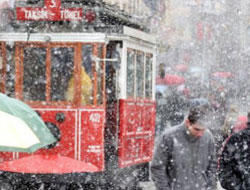 İstanbul'a mevsimin ilk karı yağdı