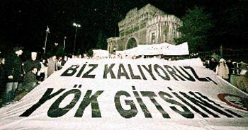Üniversitede gece boyunca akademik eylem