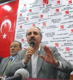 İSTANBUL'DA AFİŞ KAVGASI