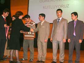 Beyin olimpiyat madalyalı öğrenciler