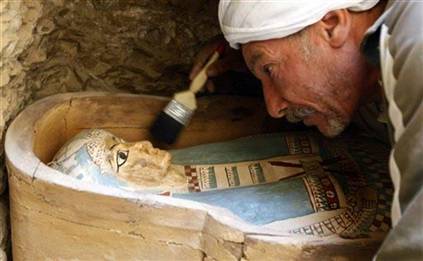Mısır'da 12 kadar mumya bulundu