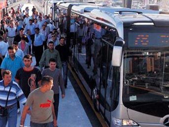 Metrobüs yolda kalıyor, tartışmalar bitmiyor