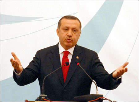 "Türkiye'de Türkçe'den başka resmi dil olamaz"